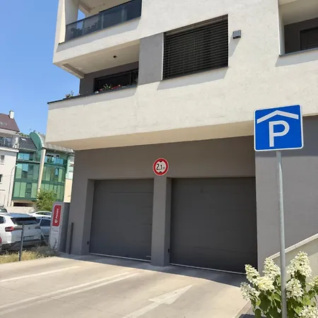 Bazova In Center With Private Garage Parking Apartment Pressburg